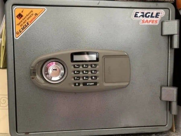 Két Sắt Eagle: Pháo Đài Bảo Mật & Chống Cháy