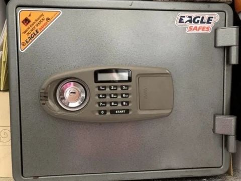 Két Sắt Eagle: Pháo Đài Bảo Mật & Chống Cháy