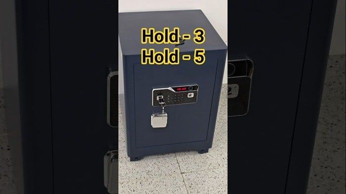 Màn hình két sắt hiện chữ HOLD: Nguyên nhân và cách xử lý