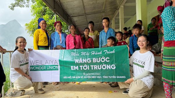 Weilaiya trao tặng quà tới Điểm trường Xéo Hồ - chặng 2 của hành trình “Nâng bước em tới trường”