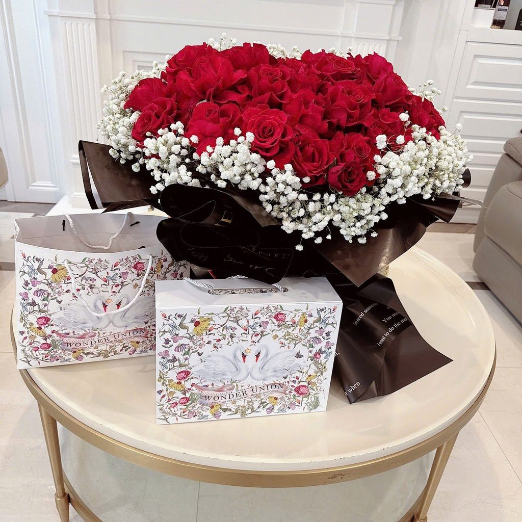 Top hộp quà 20/10 cao cấp cho phái đẹp: Sang trọng, tinh tế và ý nghĩa