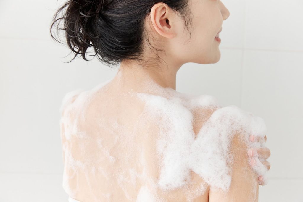 Cách sử dụng sữa tắm đúng để có làn da mịn màng tại nhà