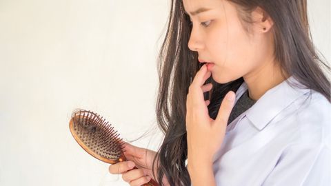 Điều trị rụng tóc ở nữ giới: Nguyên nhân và cách cải thiện hiệu quả