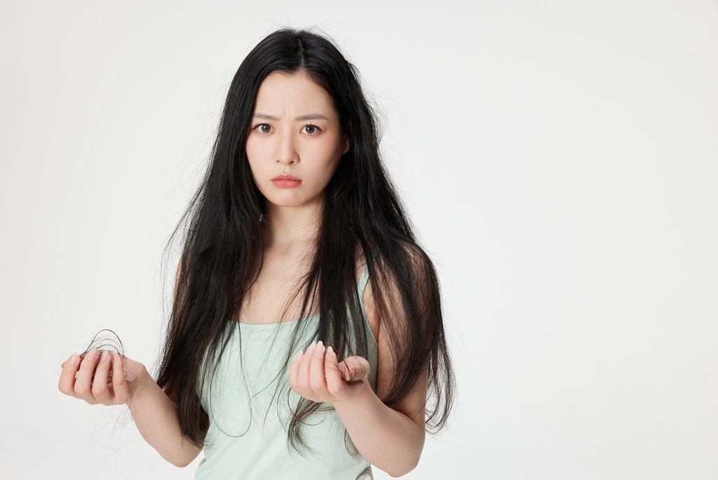 Tóc khô, xơ rối: Cách khắc phục từ thiên nhiên