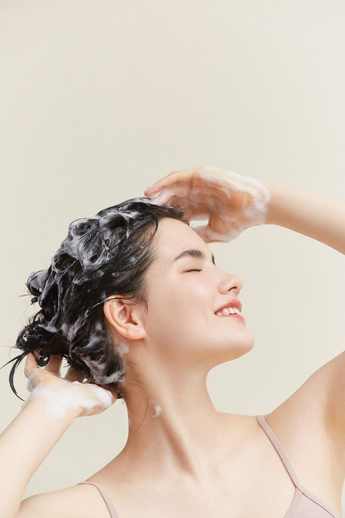 Chọn sản phẩm chăm sóc phù hợp với mái tóc như thế nào?
