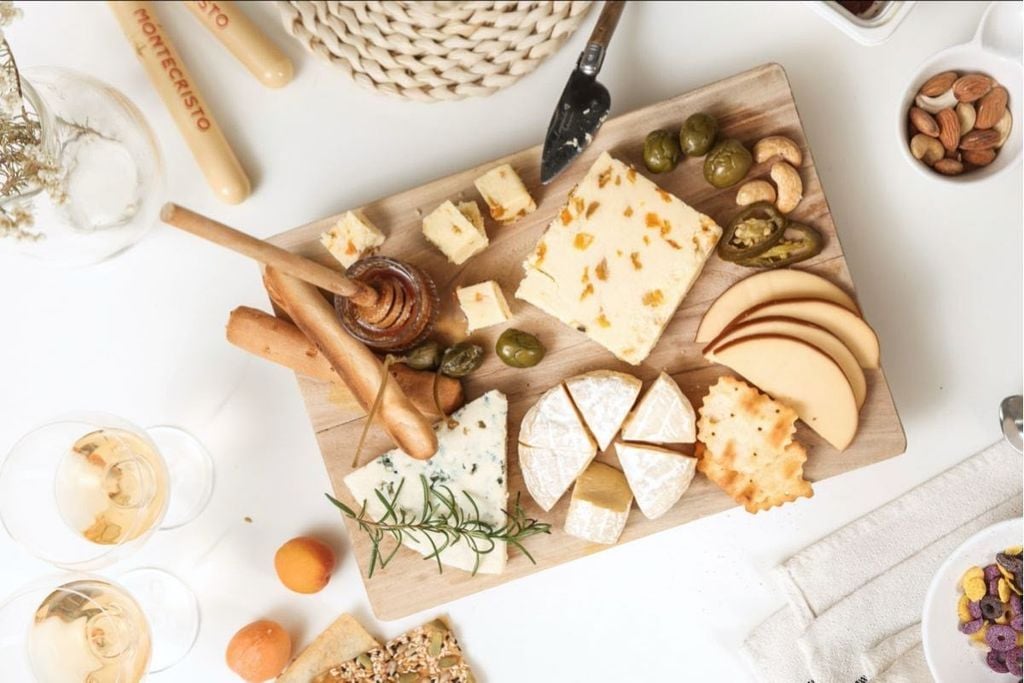 Charcuterie board nên có bao nhiêu loại thịt nguội?