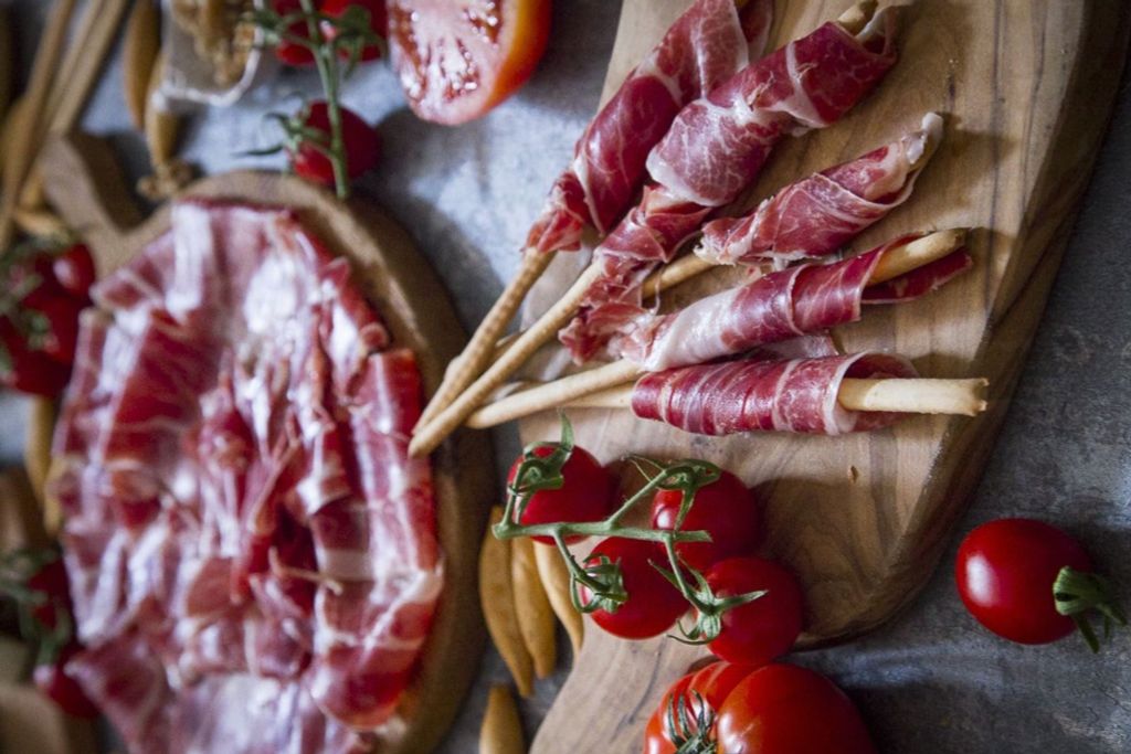 Ibérico Cebo de Campo là gì? Khác gì Bellota và Cebo?