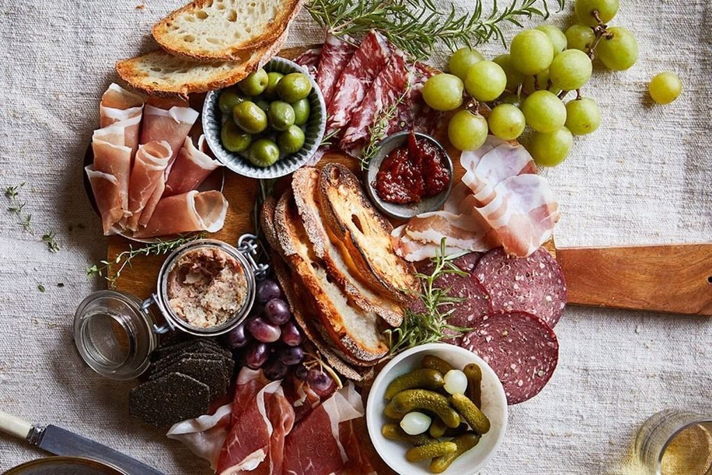 Charcuterie board có thể sang trọng đến mức nào?