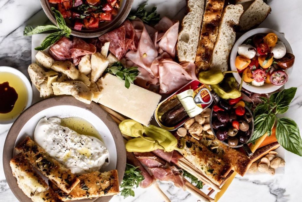 Vì sao charcuterie là món ăn của các bữa tiệc châu Âu?