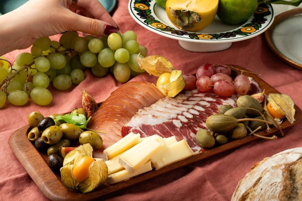 Vì sao charcuterie luôn trông “nghệ thuật”?