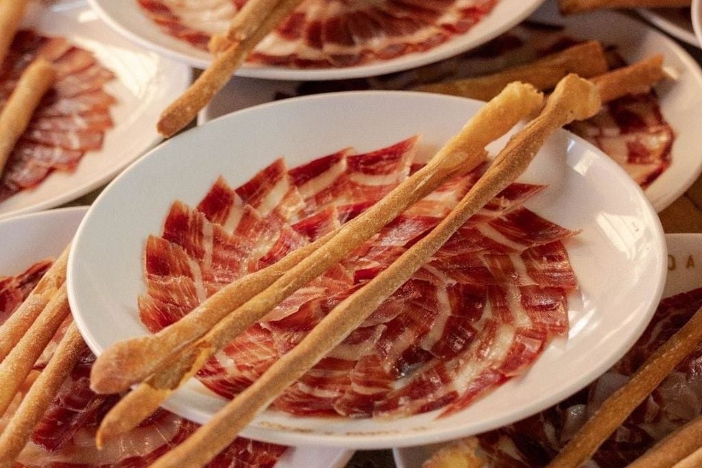Vì sao Jamón Iberico có thể ủ tới 48 tháng?