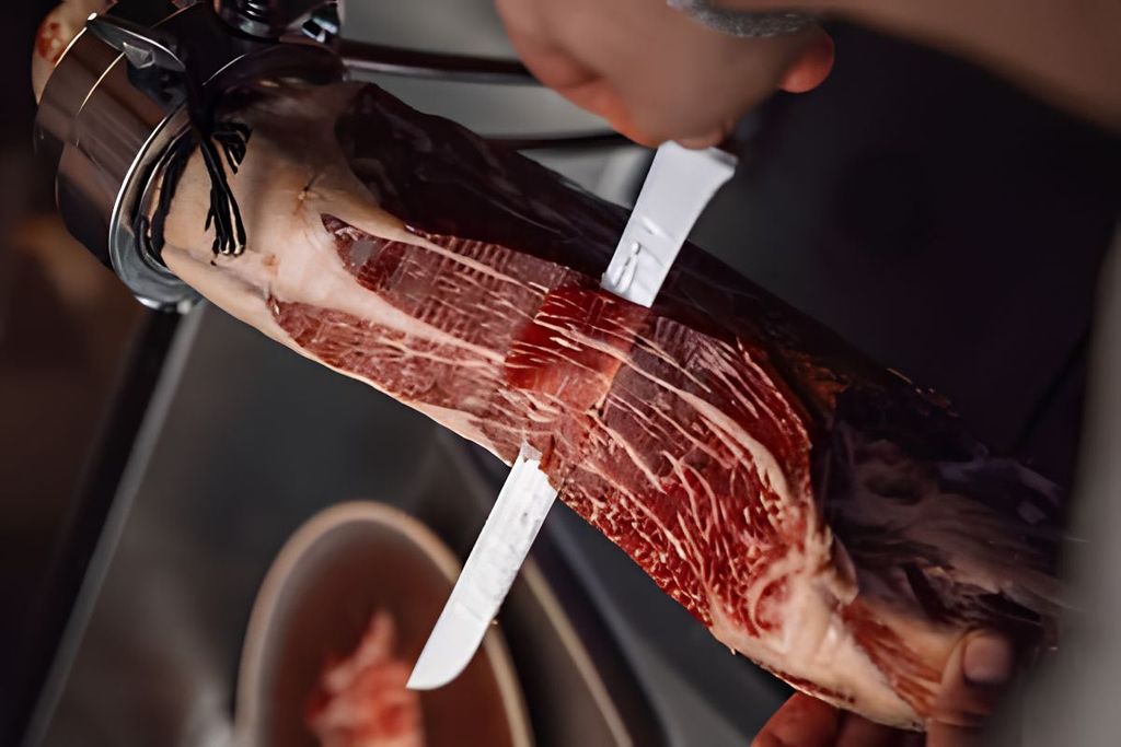 Người Tây Ban Nha ăn Jamón bao nhiêu mỗi năm?
