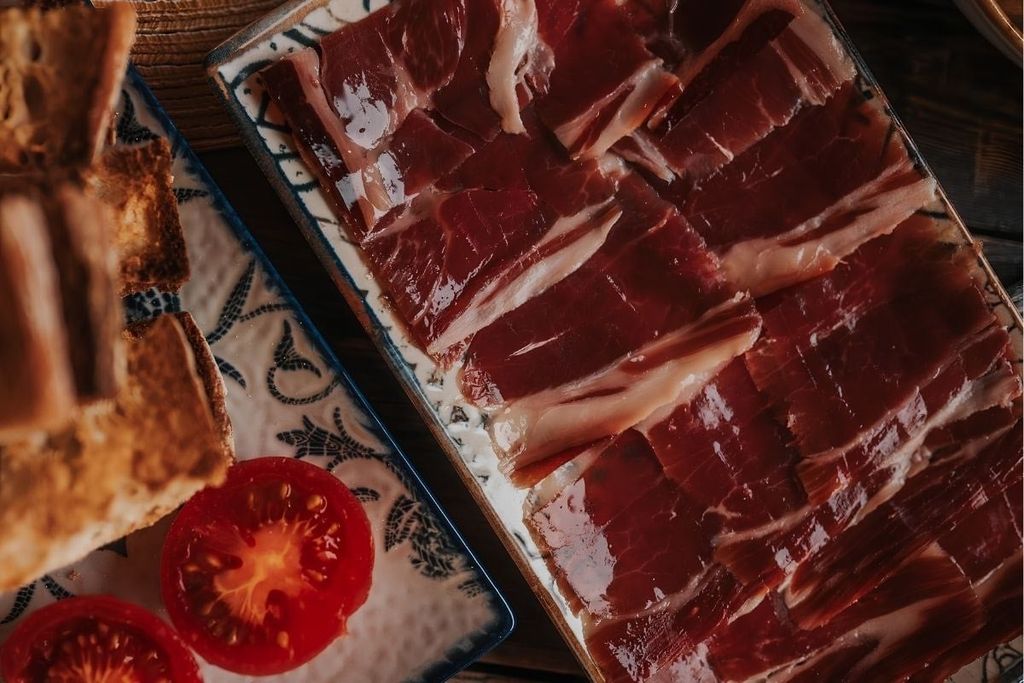 Vì sao mỡ Iberico tan chảy trong miệng?