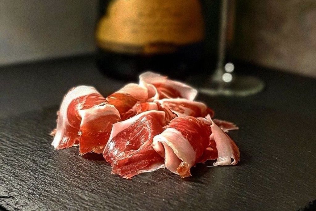 Jamón ủ lâu có bị mặn hơn không?