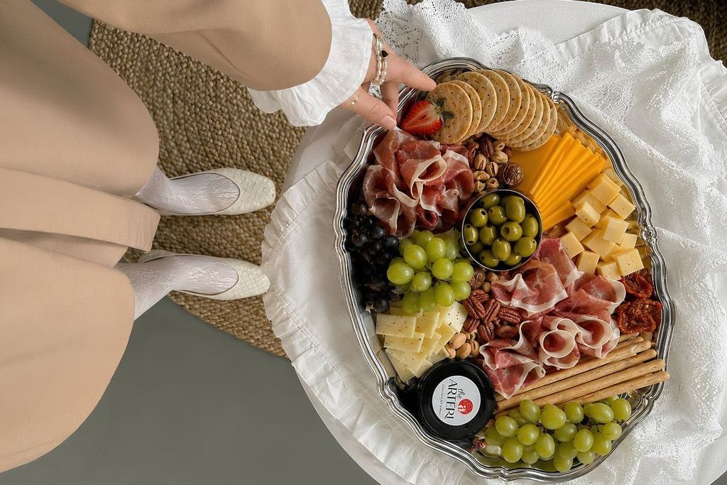 Charcuterie board cho wine night tinh tế và dễ kết hợp