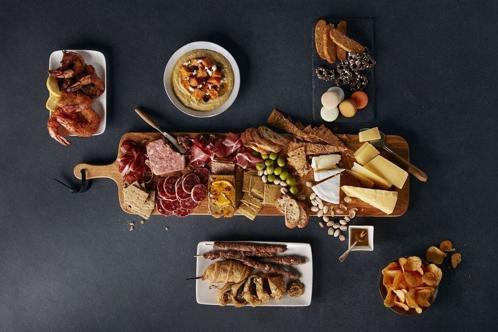 Vì sao charcuterie board luôn khiến mọi người tò mò?