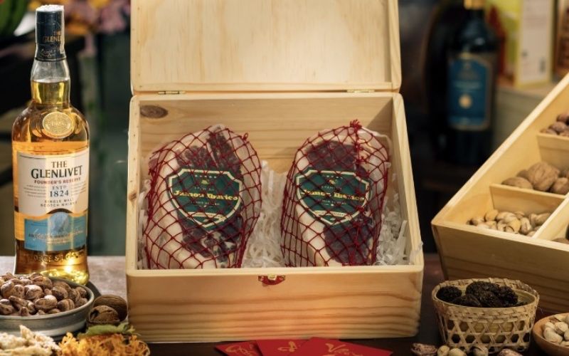 Top 5 hộp quà đùi heo muối đẳng cấp biếu khách hàng Tết 2026