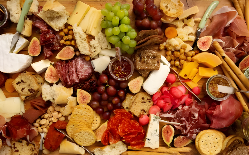 15 Ý Tưởng Trang Trí Charcuterie Board Theo Mùa