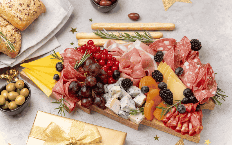 Nghệ thuật sắp xếp Charcuterie Board đẹp mắt và hấp dẫn