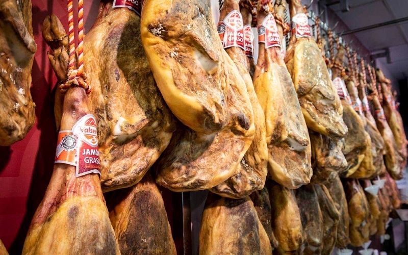 Phân Loại Đùi Heo Muối Serrano: Các Cấp Độ Chất Lượng Ẩn Giấu