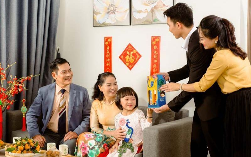 Đùi Heo Muối Trở Thành Món Quà Tết Cao Cấp Biếu Bố Mẹ Ý Nghĩa Nhất