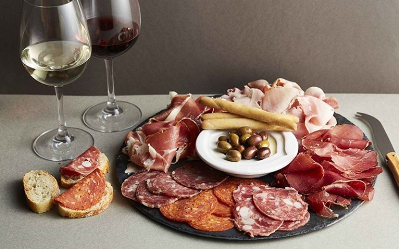 Đùi Heo Muối Là Điểm Nhấn Hoàn Hảo Cho Tiệc Tết Gia Đình