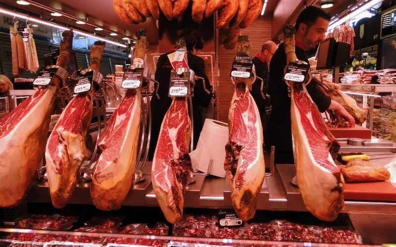 Quà Tết doanh nghiệp: Tạo ấn tượng với đối tác bằng Đùi Heo Muối