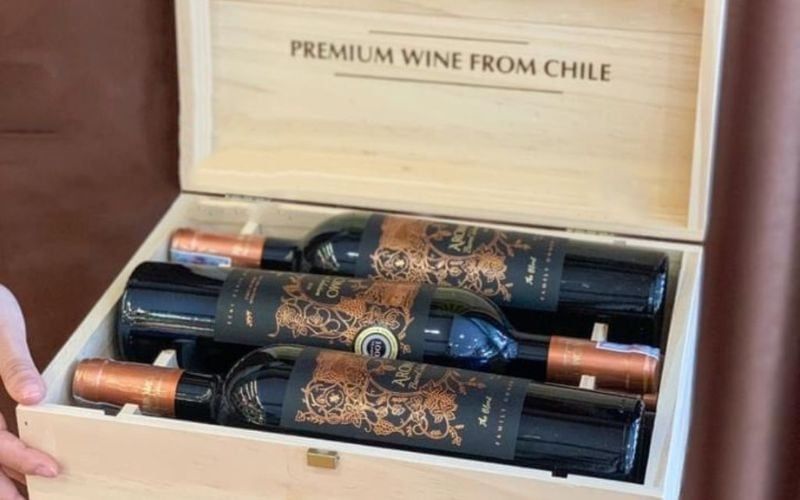 Tri ân khách hàng với hộp quà Tết doanh nghiệp sang trọng