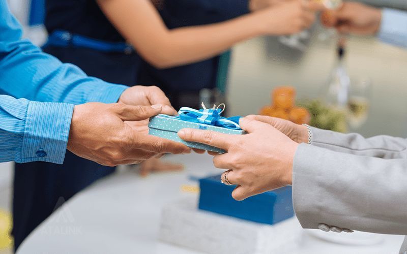 Bí quyết khắc phục lỗi sai thường gặp khi tặng quà Tết nhân viên