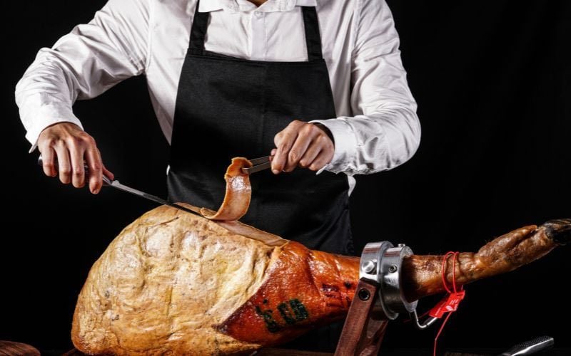 Đùi heo muối trở thành xu hướng đẳng cấp cho tiệc công ty