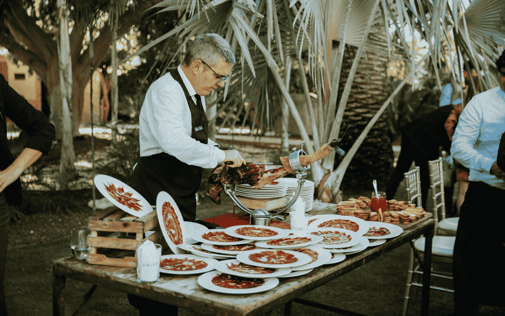 Đùi heo muối Iberico trở thành điểm nhấn sang trọng cho tiệc cưới