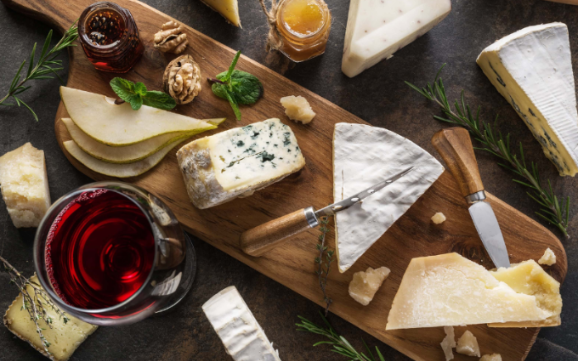 Những loại phô mai béo nên tránh khi dùng với vang ngọt