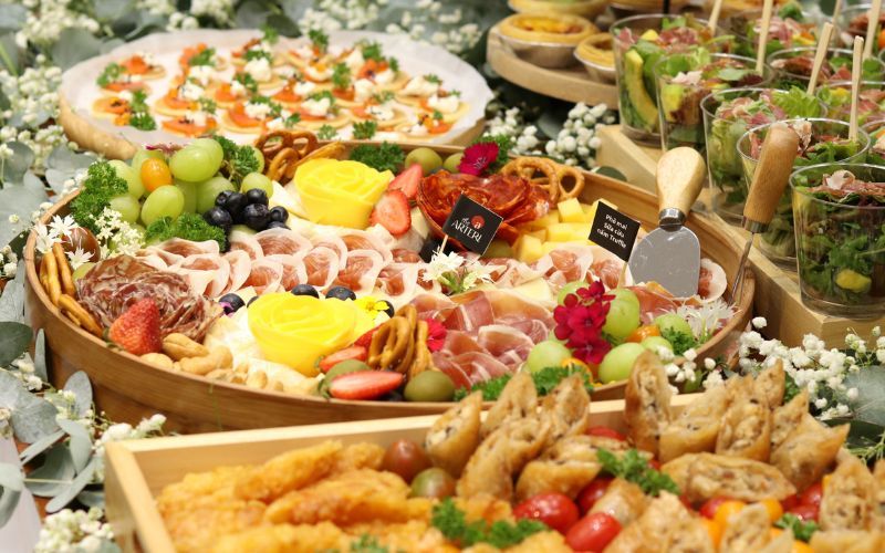 Những dịp thưởng thức Charcuterie - Picnic, party hay chill tại gia