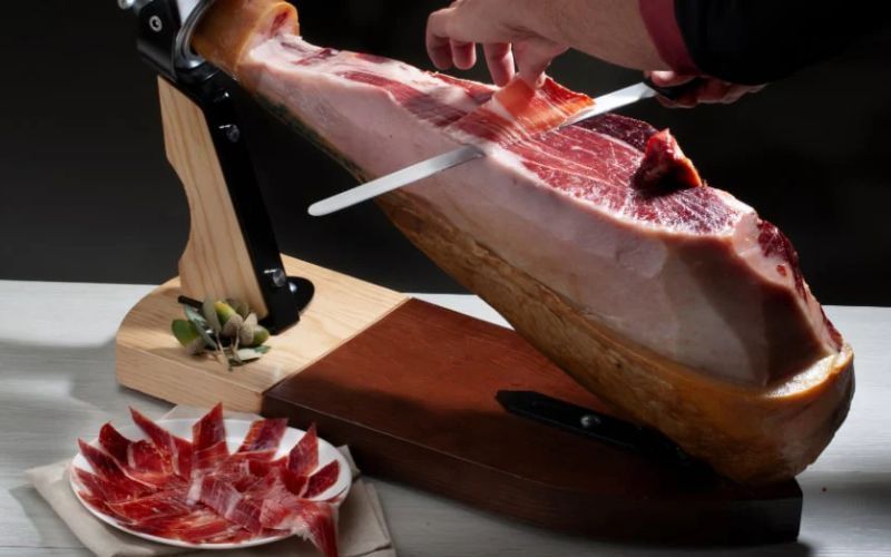 Giải Mã Mức Giá Đùi Heo Muối Iberico