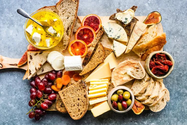 Phô mai và bánh mì, công thức kinh điển khắp thế giới