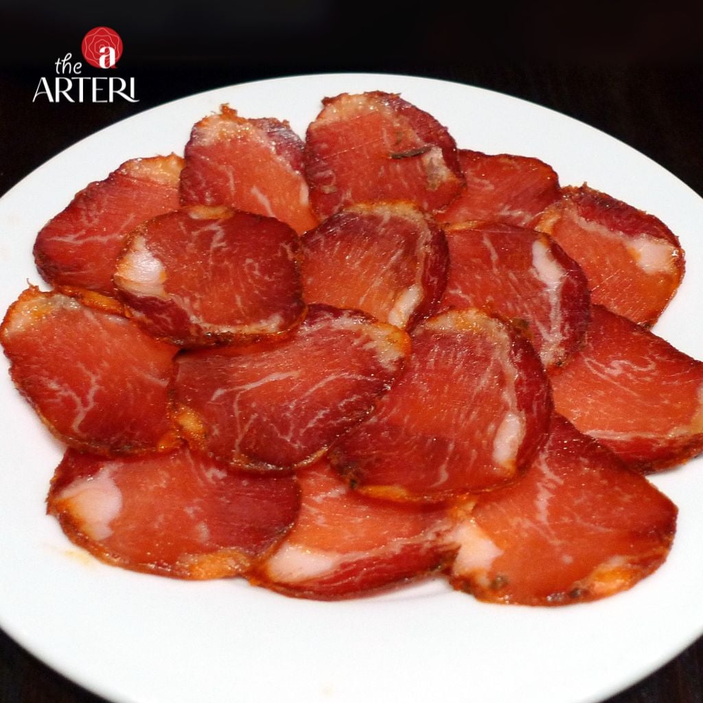 Những lát cắt của thăn heo muối Iberico Cebo