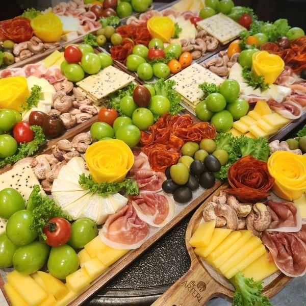 thiet-ke-charcuterie-de-dang-dep-mat