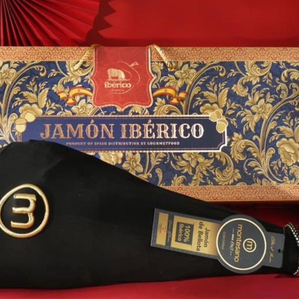 hop-qua-tet-dui-heo-muoi-iberico-bellta