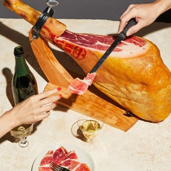 qua-tet-doanh-nghiep-dui-heo-muoi-iberico