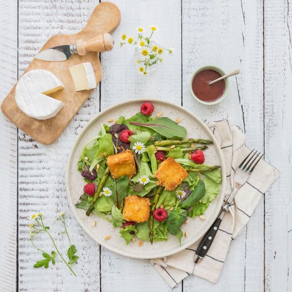 pho-mai-huu-co-brie-salad