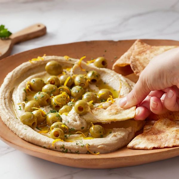 oliu-trongm-mon-hammus-banh-mi-pita