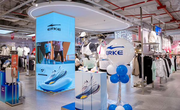 KHÔNG GIAN CỬA HÀNG ERKE SPORTS SUPER STORE TẠI VINCOM ROYAL CITY