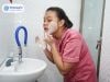 Sữa Rửa Mặt Cho Da Dầu Mụn: Tại Sao Sạch Kin Kít Là Sai Lầm?