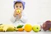 Trái cây cho bé 6 tháng: Ăn gì tốt, cách cho ăn đúng chuẩn