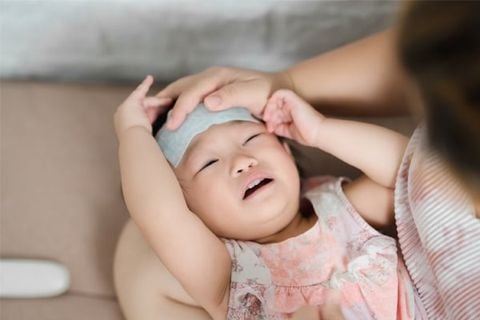 Bé hay ốm vặt nên bổ sung gì? 7 thực phẩm giúp tăng sức đề kháng