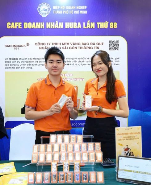 Giữa "cơn bão" thị trường, đâu là điểm tựa cho niềm tin khách hàng?