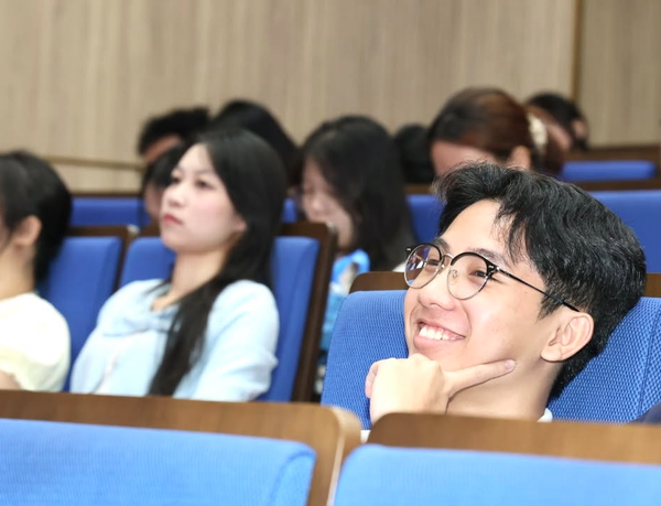 Tương lai nghề nghiệp trong kỷ nguyên AI: Những góc nhìn từ Talkshow tại Đại học Kinh tế - Luật (UEL)