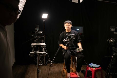 Tại sao học viên Camera Training thường thực hành với Sony A6400?