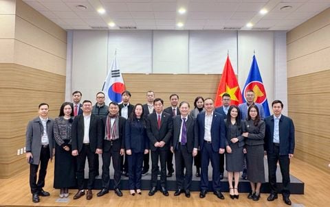 Chủ tịch Phan Xuân Dũng dẫn đoàn Việt Nam tham dự Triển lãm quốc tế về Sáng tạo khoa học công nghệ (SIIF 2025) tại Seoul