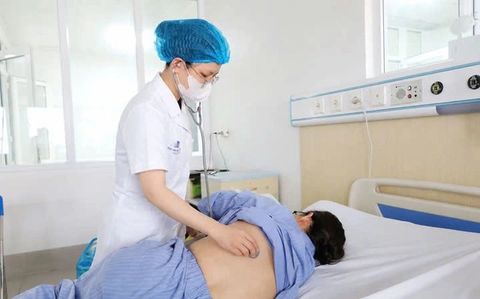 Nhịn ăn, uống nước kiềm để chữa ung thư, người bệnh nhập viện nguy kịch